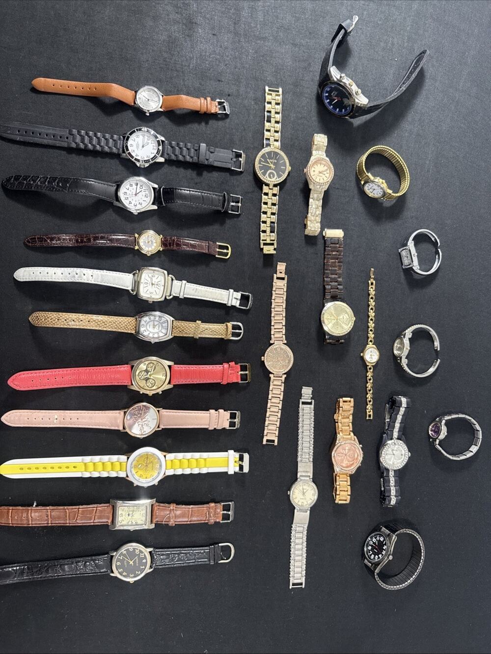 (A8)Bulk Lot 25 Watches Vintage And Modern New Batteries Fossil/Relic/PerryEllis